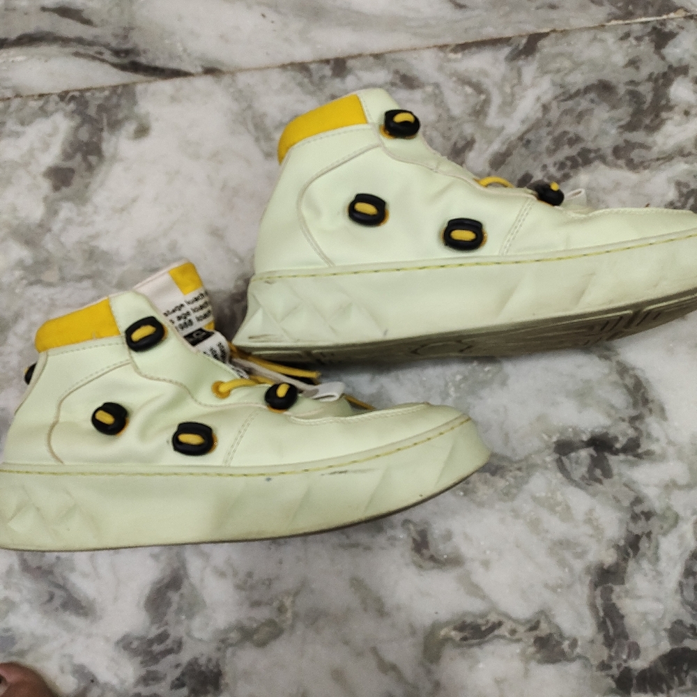 Stylish sneakers - Picture 2 of 5